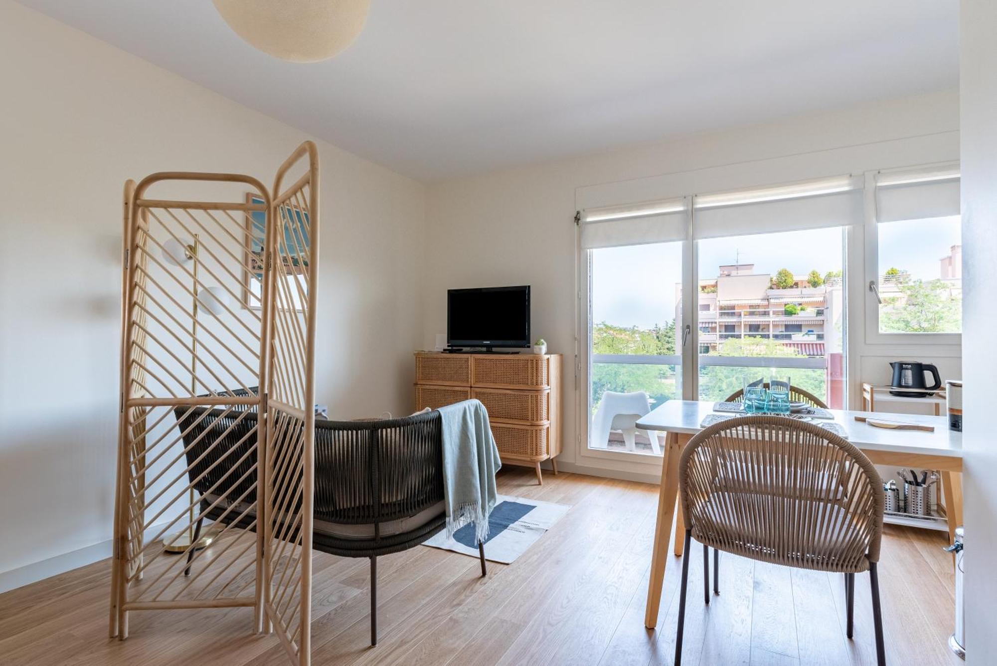 Le Nid Des Cedres - Magnifique Studio Terrasse Montplaisir Lião Exterior foto